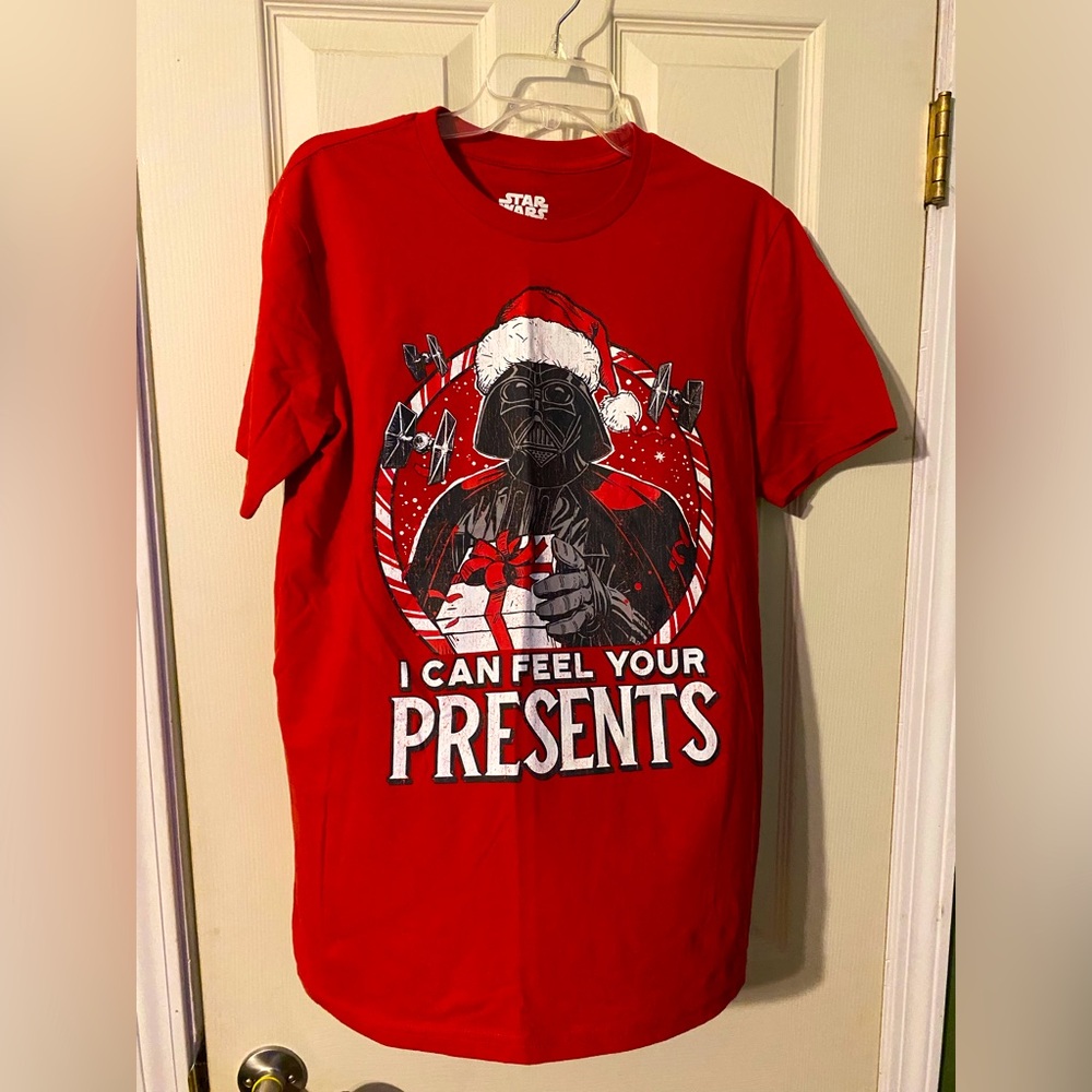 Star Wars Red T-Shirt short sleeved Star Wars I can feel your presents medium